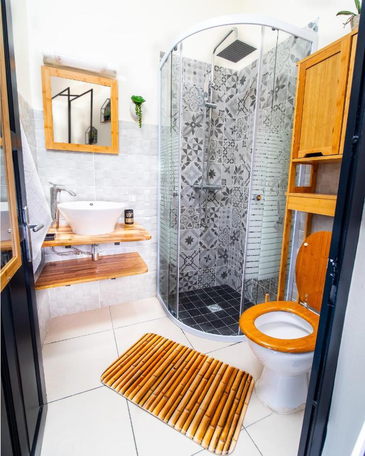 Evasion En Plein Coeur De La Ville T2 Jacuzzis Sauna Et Piscine Au Centre De Grand Anse Ngoại thất bức ảnh