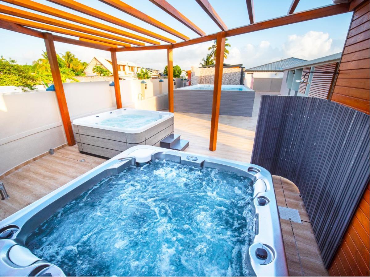 Evasion En Plein Coeur De La Ville T2 Jacuzzis Sauna Et Piscine Au Centre De Grand Anse Ngoại thất bức ảnh